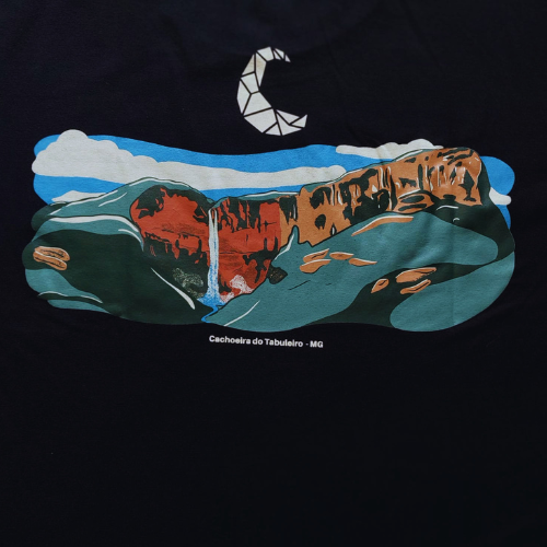 Camiseta Cachoeira do Tabuleiro - Coleção Montanhas Lunáticas