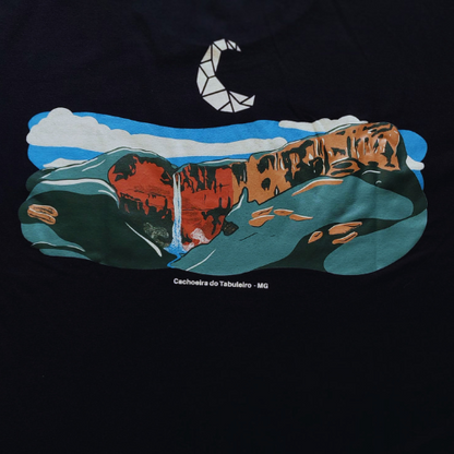 Camiseta Cachoeira do Tabuleiro - Coleção Montanhas Lunáticas